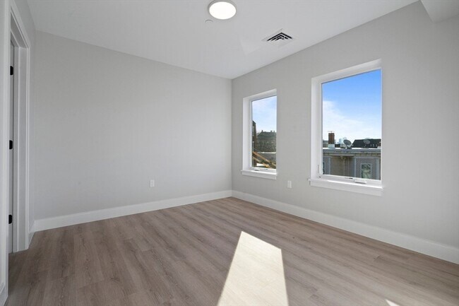 Building Photo - 25 2nd St