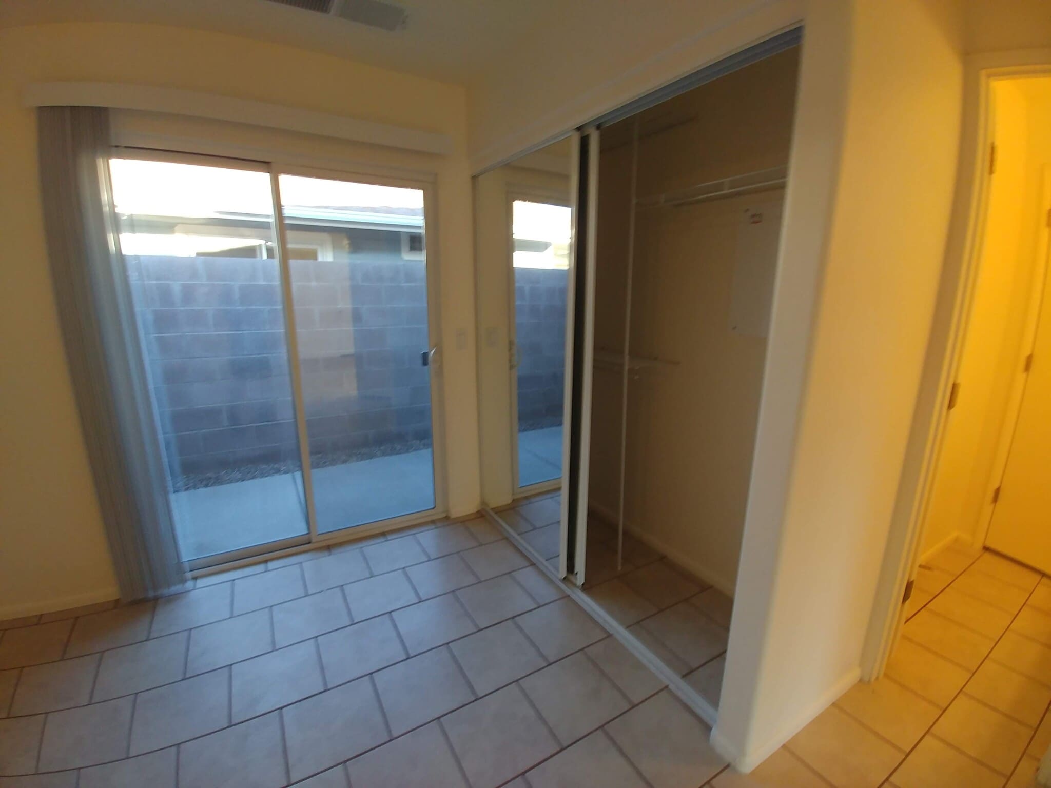 Building Photo - 90 E Cliff House Dr