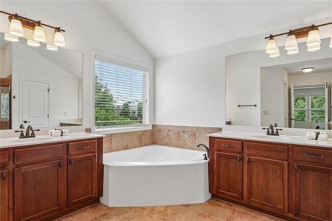 Building Photo - 5811 Kendrix Ridge Dr