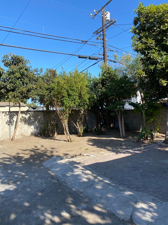 Building Photo - 8710 Avalon Blvd