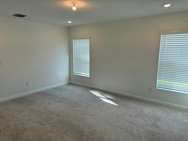 Building Photo - 10468 NW Suncrest Lp