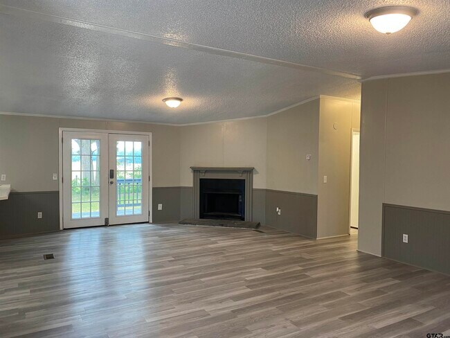 Building Photo - 22942 Shell Shore Dr