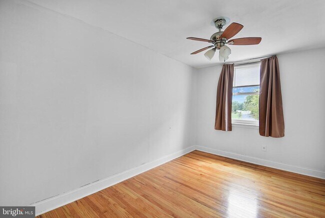 Building Photo - 672 Rively Ave