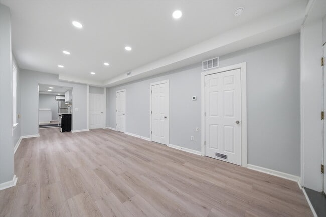 Building Photo - 1624 S 59th Ct