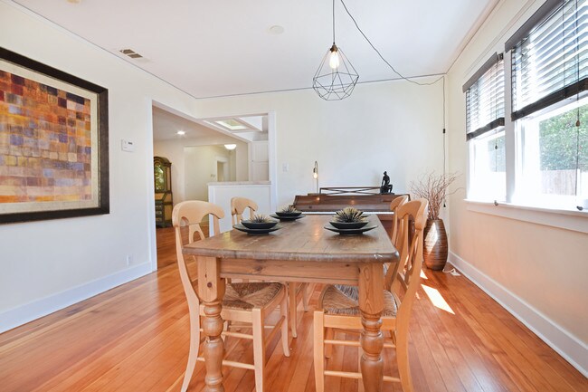 Building Photo - 10633 Chiquita St