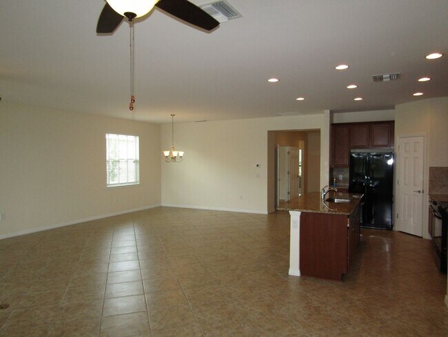 Building Photo - Pet Friendly Island Walk Annual Rental