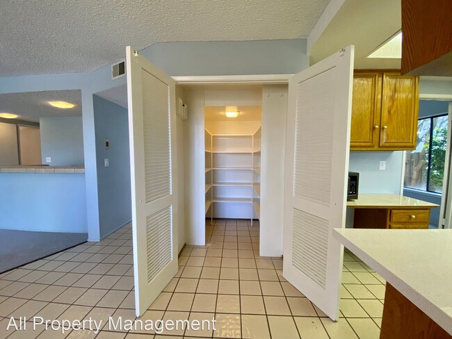 Building Photo - 4 br, 2.5 bath House - 2025 Sea Cliff