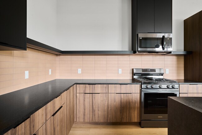 Building Photo - 412 Hackberry Ln