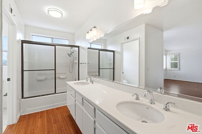 Building Photo - 25842 Browning Pl