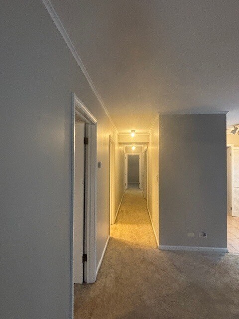 Building Photo - 2223 Hawthorne Rd