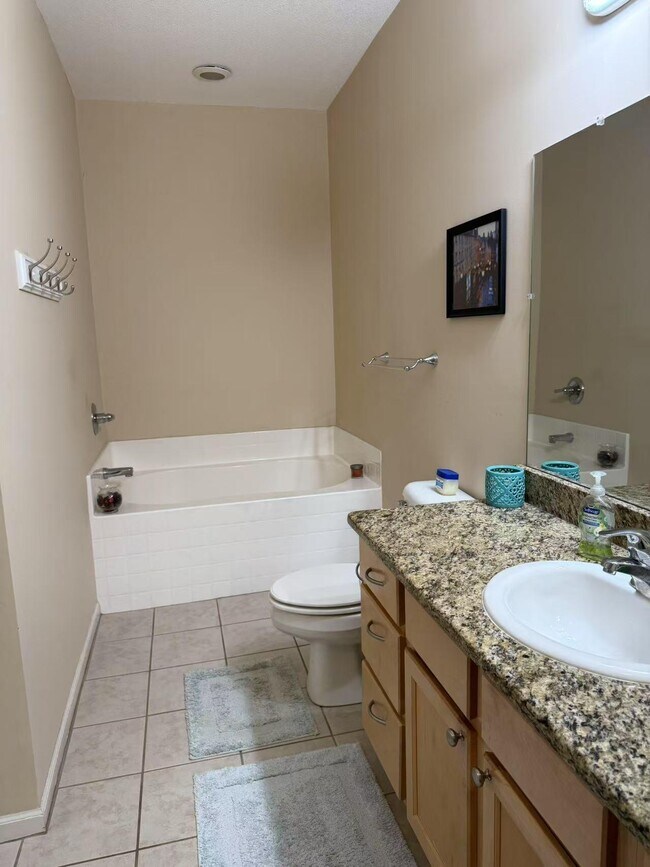 Building Photo - 331 Scio Village Ct