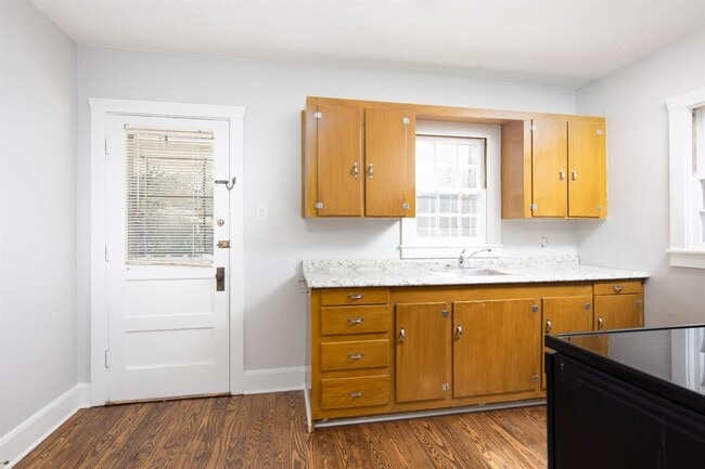 Building Photo - 1220 Hammond Ave