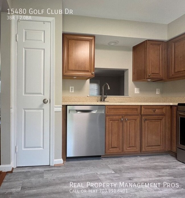 Building Photo - 15480 Golf Club Dr