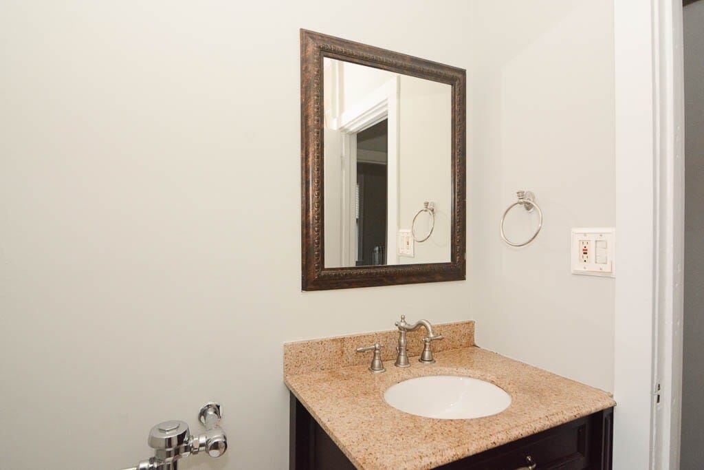 Building Photo - 549.5 W Surf St