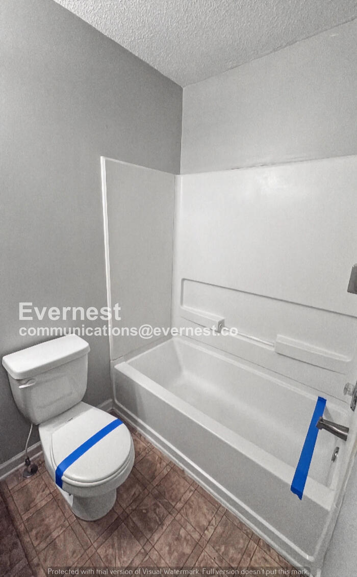 Building Photo - 8635 Thomas Ln