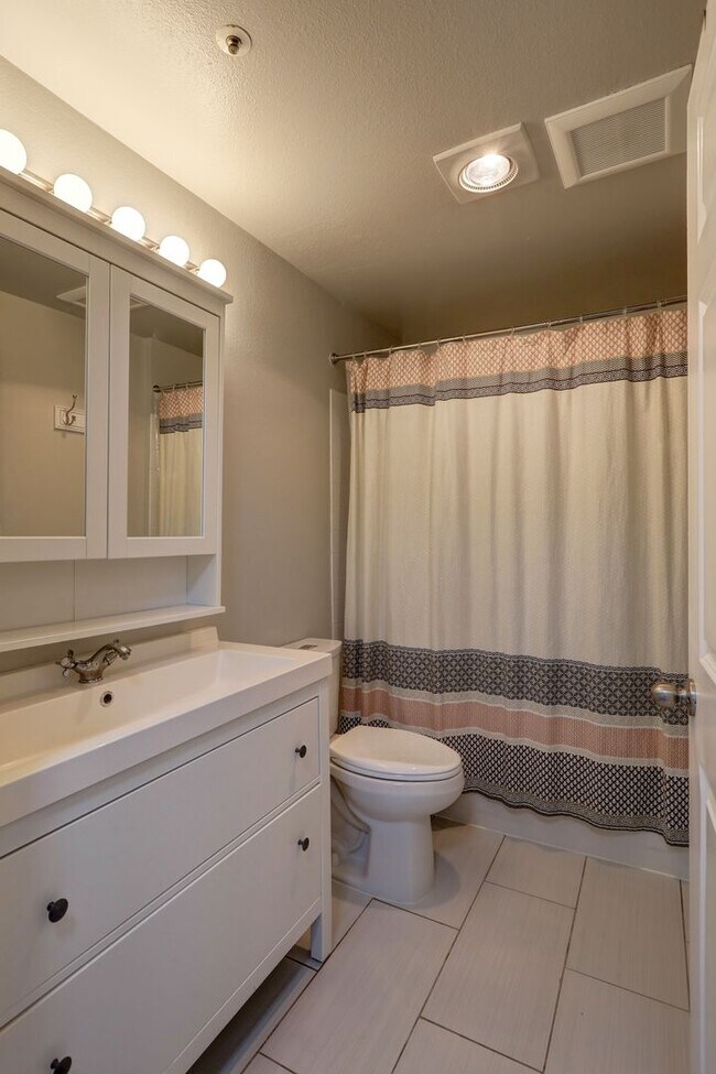 Building Photo - 7453 Newcastle Golf Club Rd