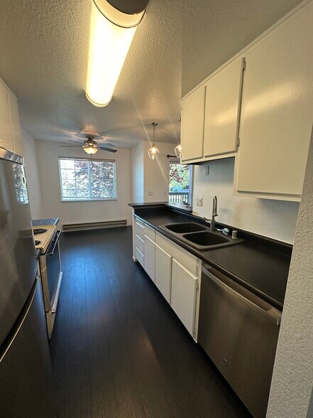 Building Photo - 357 Lighthouse Dr