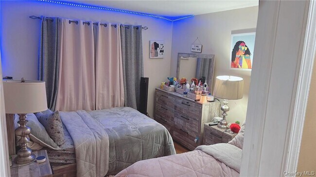 Building Photo - 228 N 7th Ave