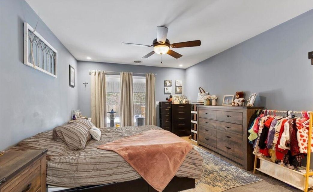 Building Photo - 949 Hudson Ave