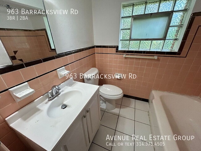 Building Photo - 963 Barracksview Rd
