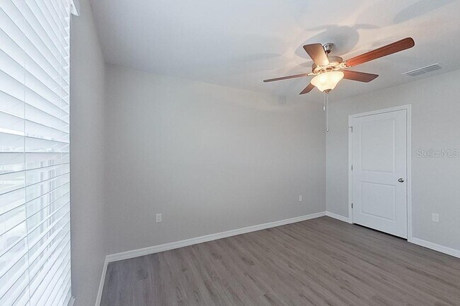 Building Photo - 8650 SW 44th Ct
