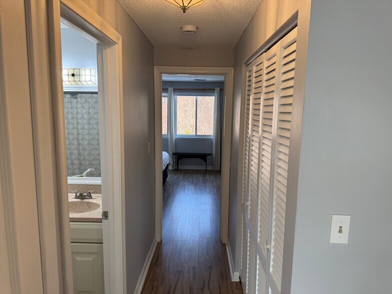 Building Photo - 300 Brittany Farms Rd