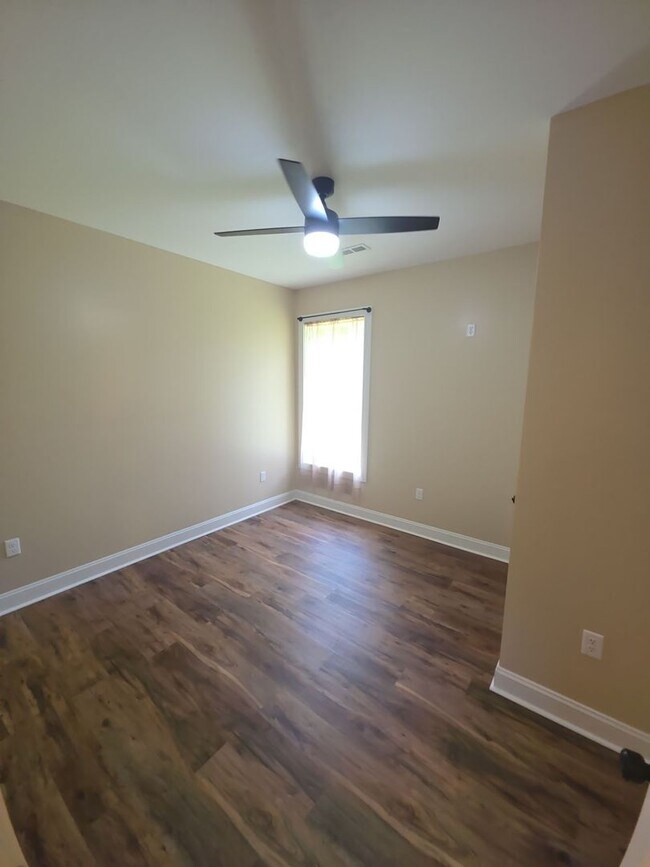 Building Photo - 3 Bedroom House in Sparta