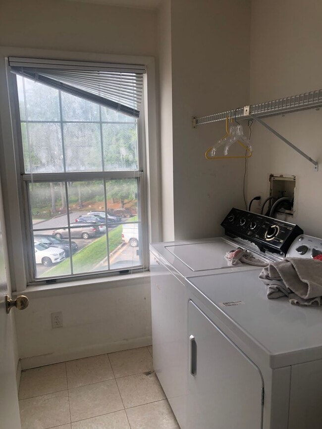 Building Photo - 2 Bedroom 2 Bathroom + loft luxury Condo f...