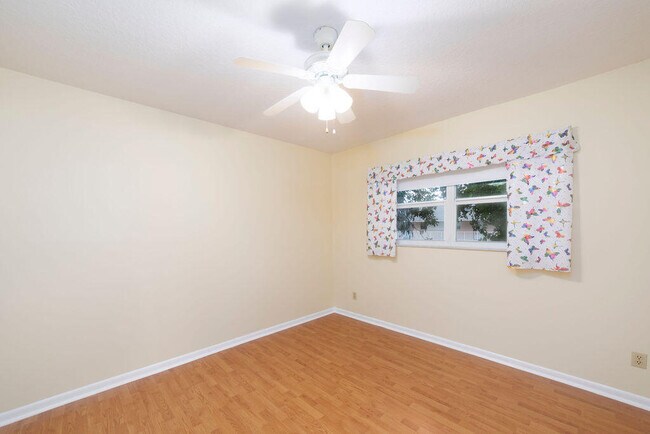 Building Photo - 18081 SE Country Club Dr
