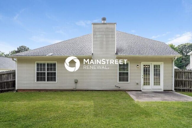 Building Photo - 3 Bedroom Pet-Friendly Home in Jonesboro, GA with Main Street Renewal