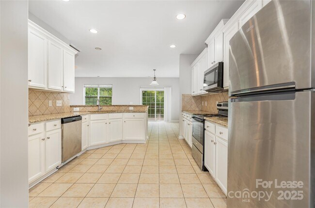 Building Photo - 14026 Green Birch Dr