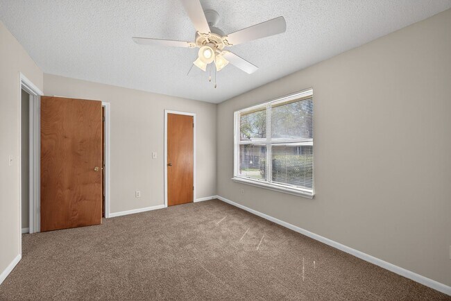 Building Photo - Nice family home!