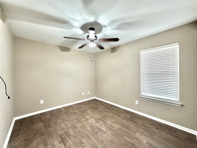 Building Photo - 6303 Tolstin Lakes Ln