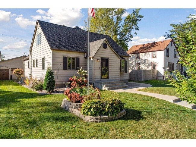 Building Photo - 311 Park St E