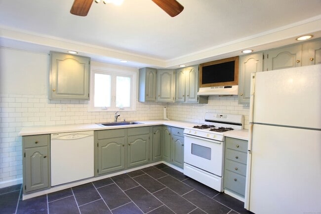 Building Photo - 66 Barnett St