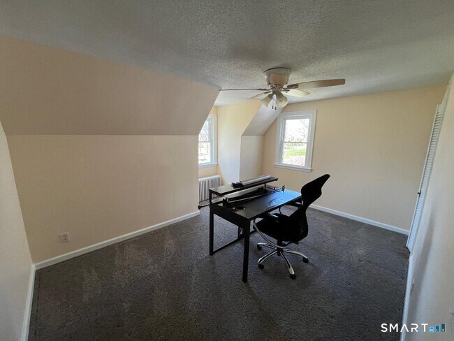 Building Photo - 138 Mountain St