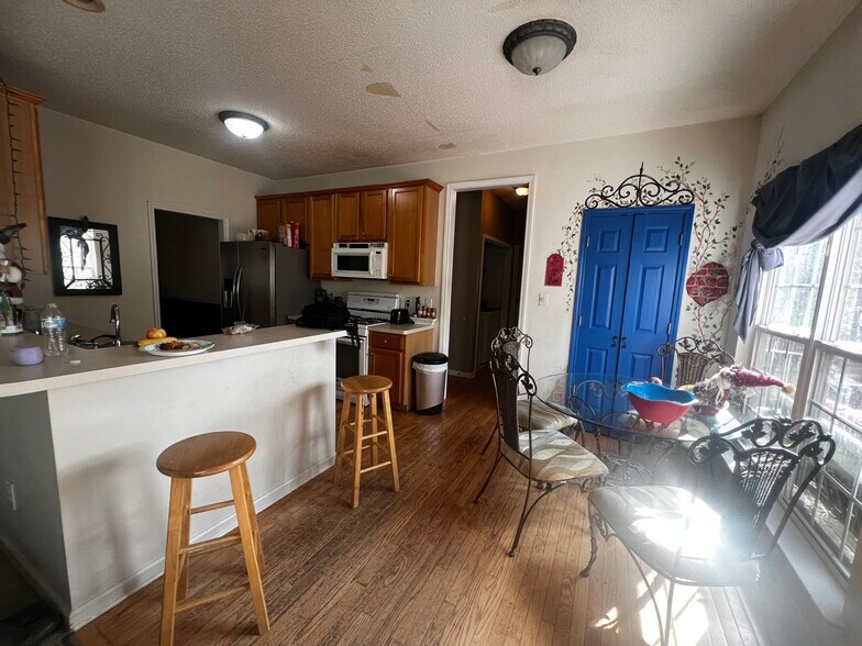 Building Photo - 360 Burch Rd