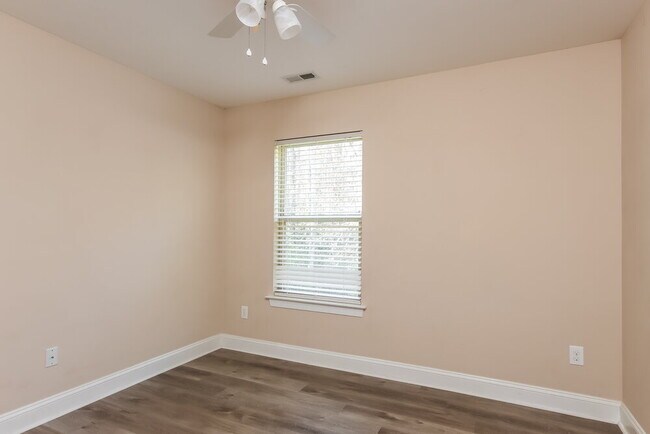 Building Photo - 213 Willow Weald Ct