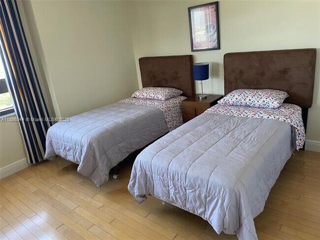 Building Photo - 1330 West Ave