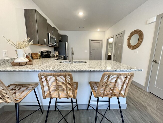 Building Photo - Tuscany | 1 Bed 1 Bath | 786 sf