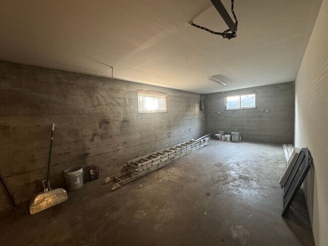 Building Photo - Newley Renovated Four-Bedroom Home