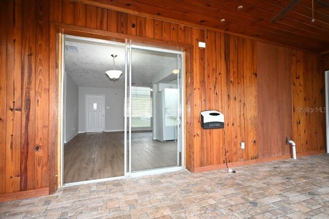Building Photo - 37017 Meridian Ave