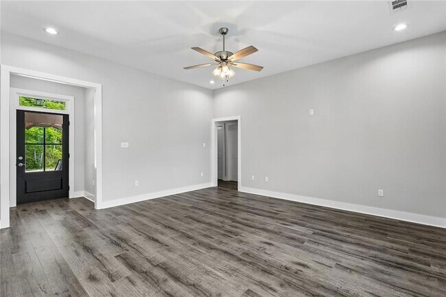 Building Photo - 60407 Vermillion Dr