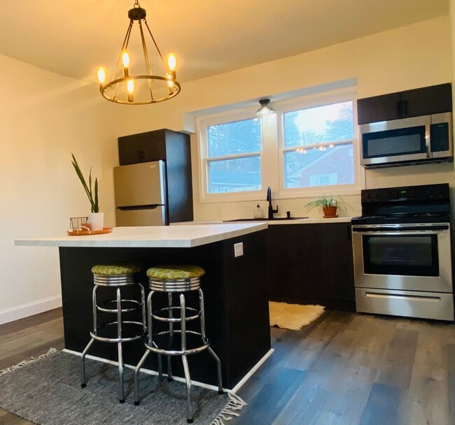 Building Photo - New Remodeled Downtown Home w/ detached carriage house, fenced back yard,