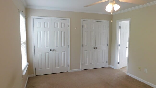 Building Photo - 206 Park Village Cir