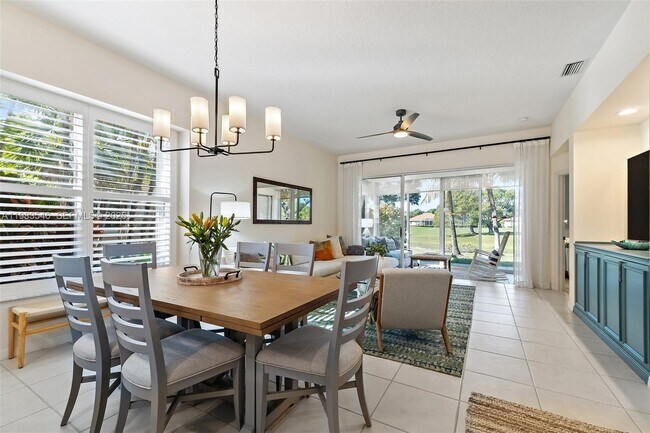 Building Photo - 1832 SW Willowbend Ln