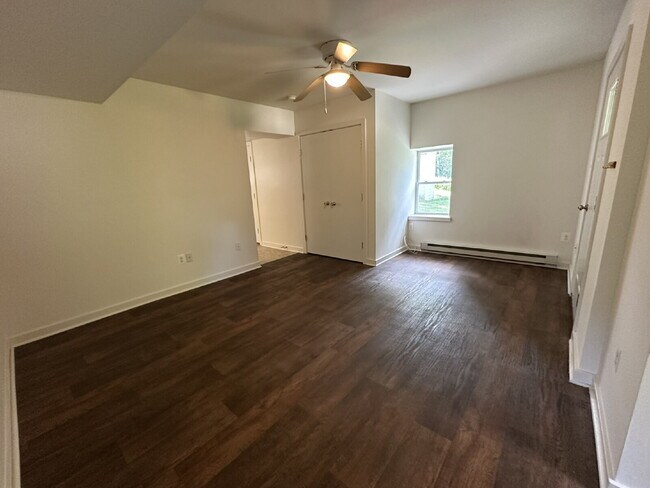 Building Photo - Quaint Single Family Home in Manchester