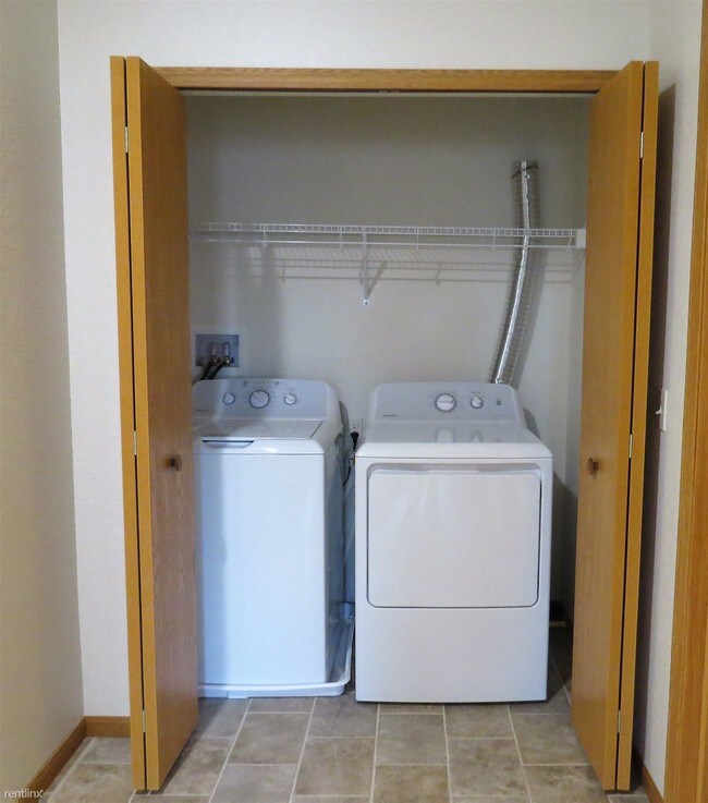 Building Photo - 2 br, 1 bath Apartment - River View Place