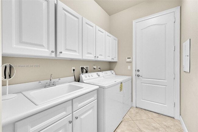 Building Photo - 9051 Edgewater Bend