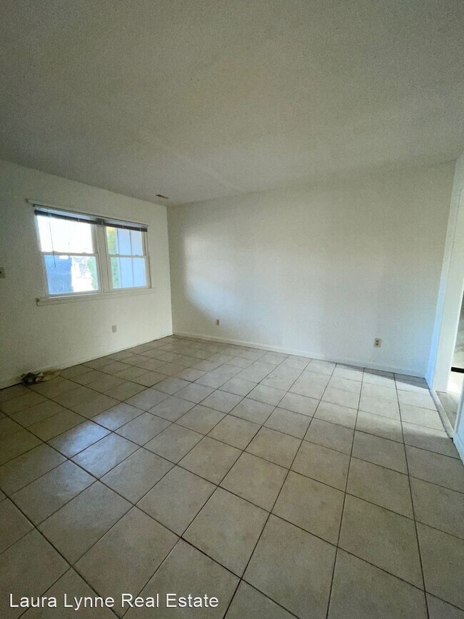 Building Photo - 3 br, 1 bath House - 1101 E South Ave